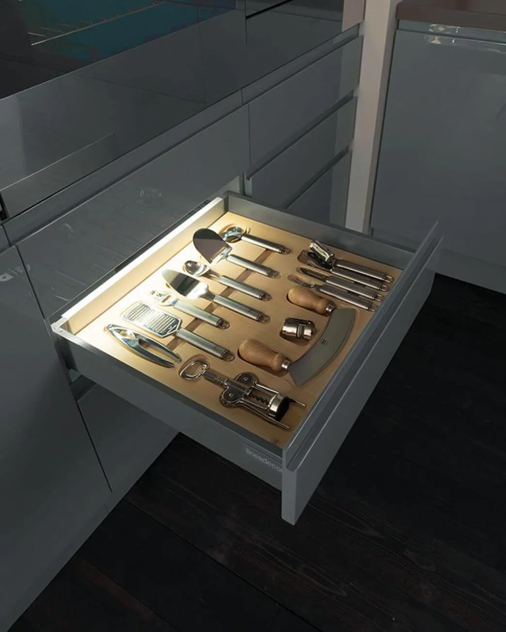 Accessory Kit with Wooden Base