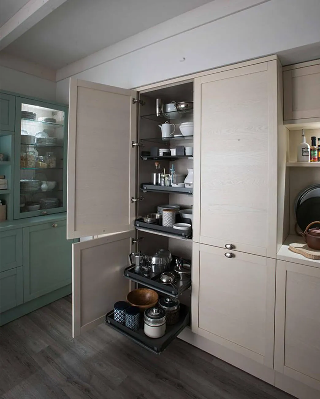Tall Unit with Comfort Pull-Out Shelves