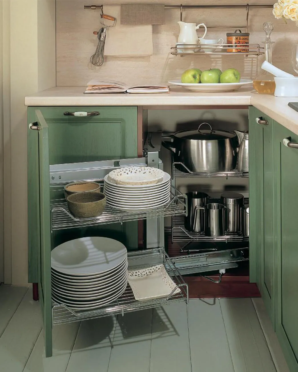 Pull-Out Corner Base Unit