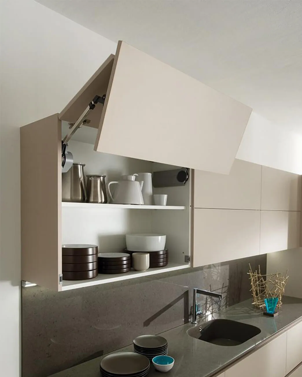 Wall Unit with Automatic Opening