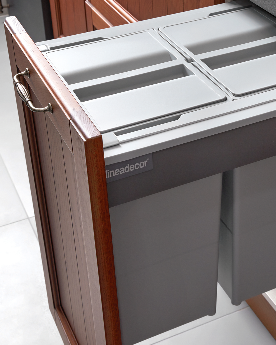 Base Unit with Antaro Pull-Out Waste Bin
